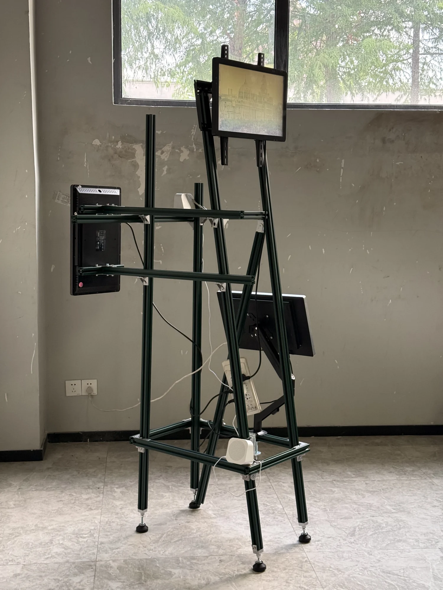 IN FLUX - PIUDONG — photograph 3 of 4